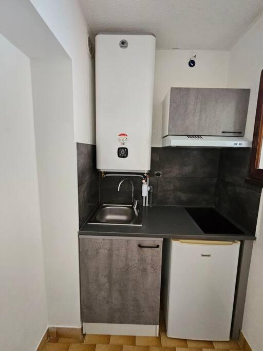 Studio Cabine Clim Wifi Parking Draps - 1 Etoile - Self Check-In Possible La Grande-Motte Buitenkant foto