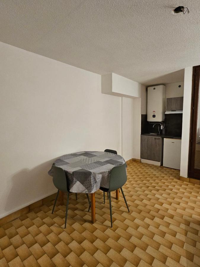 Studio Cabine Clim Wifi Parking Draps - 1 Etoile - Self Check-In Possible La Grande-Motte Buitenkant foto